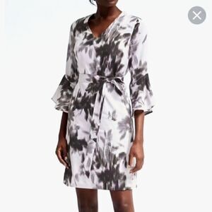 Banana Republic Bell Sleeve V Neck Dress with Tie Black and White Floral Sz XS